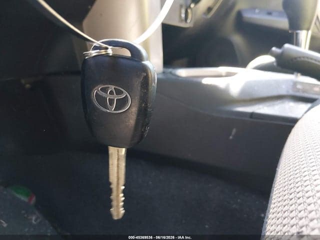 2017 TOYOTA RAV4 XLE 11