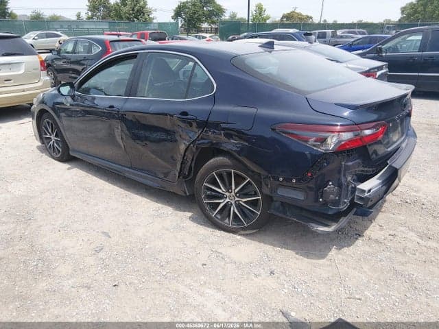2021 TOYOTA CAMRY SE 3
