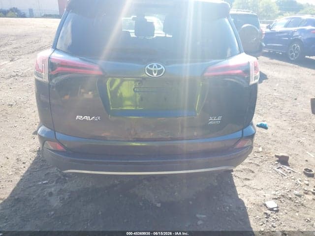 2018 TOYOTA RAV4 XLE 16