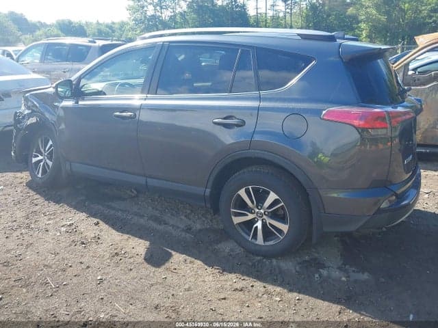 2018 TOYOTA RAV4 XLE 3