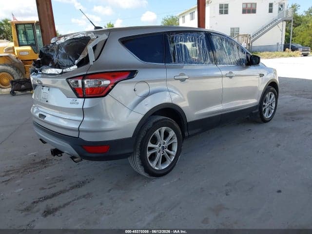 2017 FORD ESCAPE SE 4