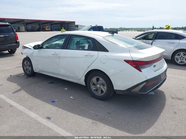 2025 HYUNDAI ELANTRA SE 3