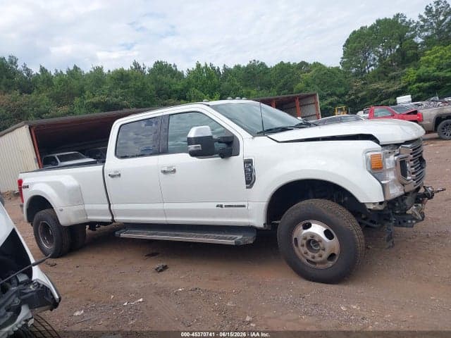 2022 FORD F-350 LARIAT 14
