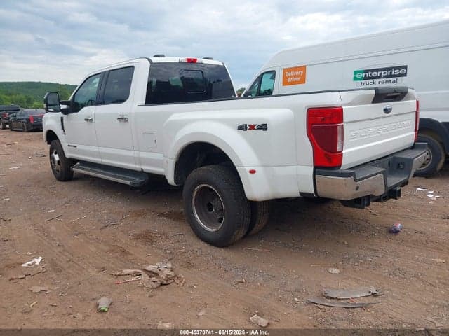 2022 FORD F-350 LARIAT 3