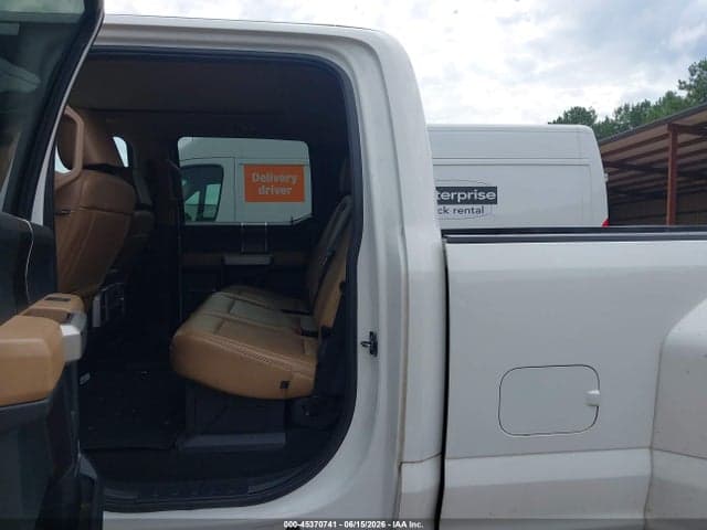 2022 FORD F-350 LARIAT 7