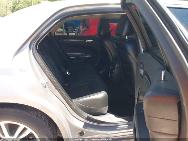 2017 CHRYSLER 300C 8