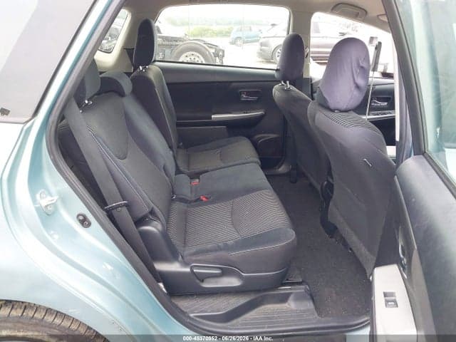 2017 TOYOTA PRIUS V TWO 8