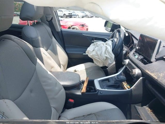 2024 TOYOTA RAV4 XLE 5