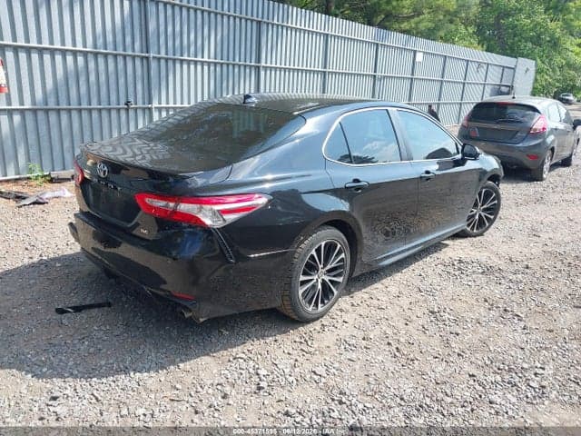 2020 TOYOTA CAMRY SE 4