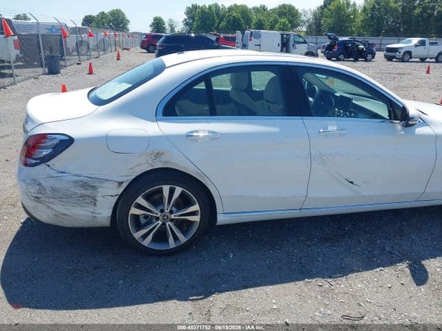 2018 MERCEDES-BENZ C 300 21