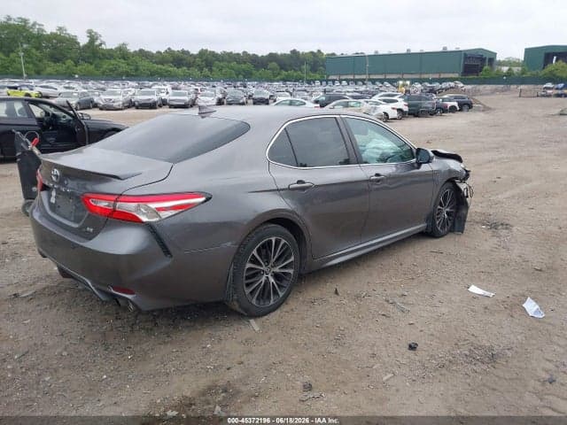 2020 TOYOTA CAMRY SE 4
