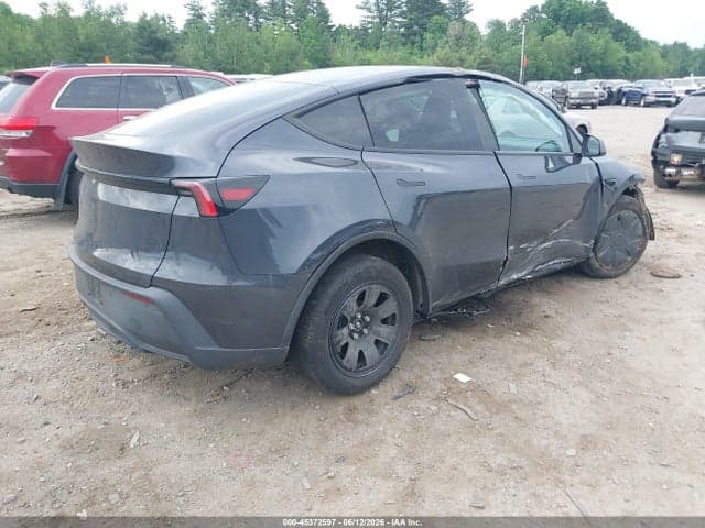 2026 TESLA MODEL Y 4