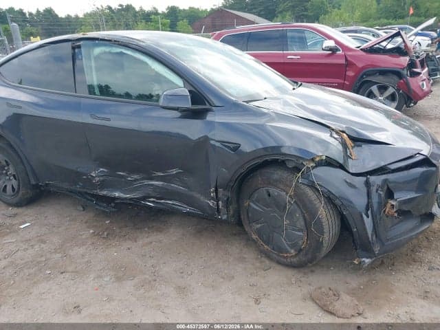 2026 TESLA MODEL Y 6