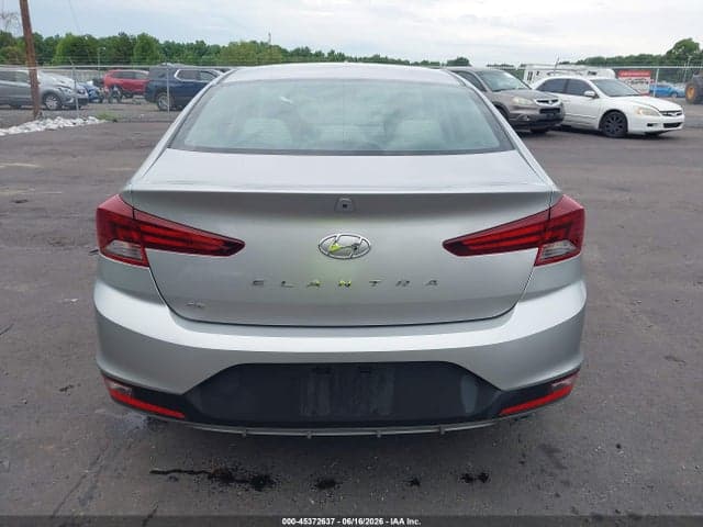 2020 HYUNDAI ELANTRA SE 18