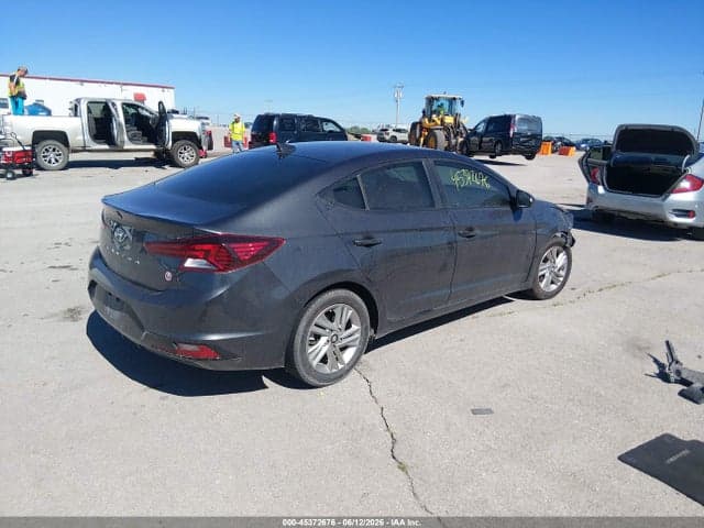 2020 HYUNDAI ELANTRA SEL 4