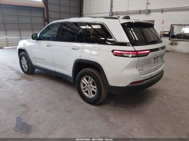 2023 JEEP GRAND CHEROKEE LAREDO 4X4 3