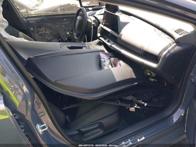 2026 TOYOTA PRIUS LE 5