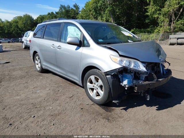 2017 TOYOTA SIENNA LE 8 PASSENGER 1