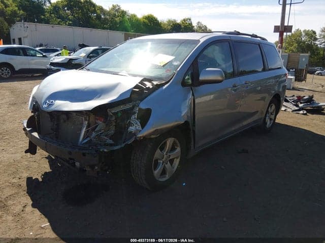 2017 TOYOTA SIENNA LE 8 PASSENGER 2