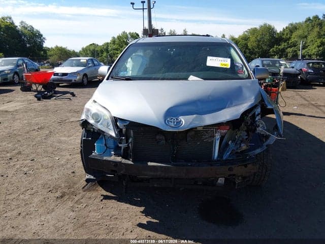 2017 TOYOTA SIENNA LE 8 PASSENGER 13