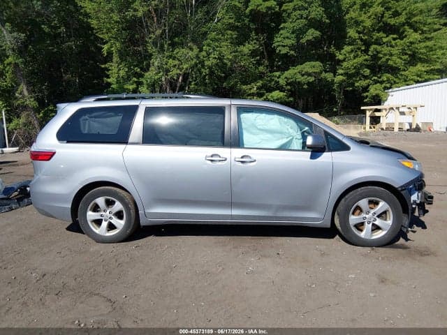 2017 TOYOTA SIENNA LE 8 PASSENGER 14