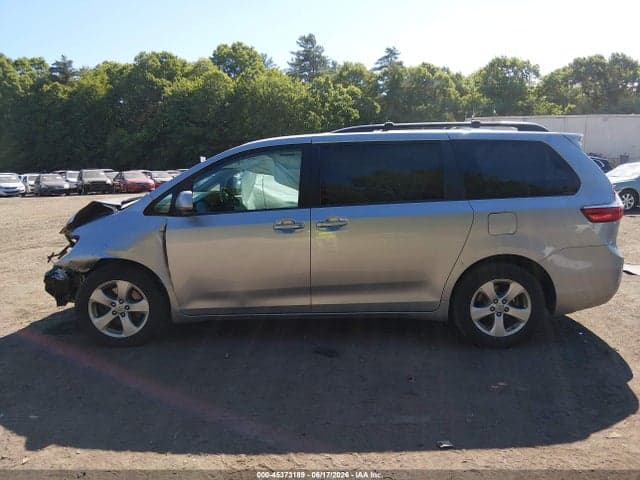 2017 TOYOTA SIENNA LE 8 PASSENGER 15