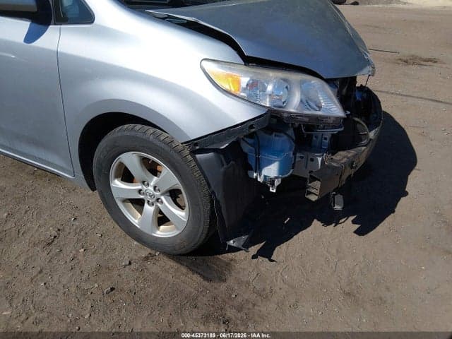 2017 TOYOTA SIENNA LE 8 PASSENGER 6