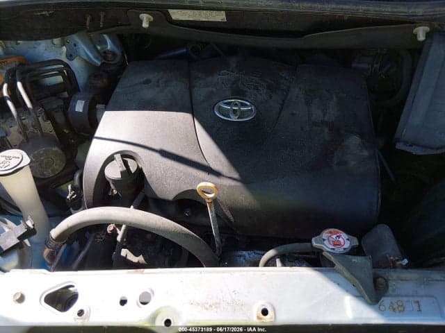2017 TOYOTA SIENNA LE 8 PASSENGER 10