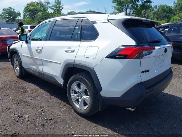 2020 TOYOTA RAV4 XLE 3