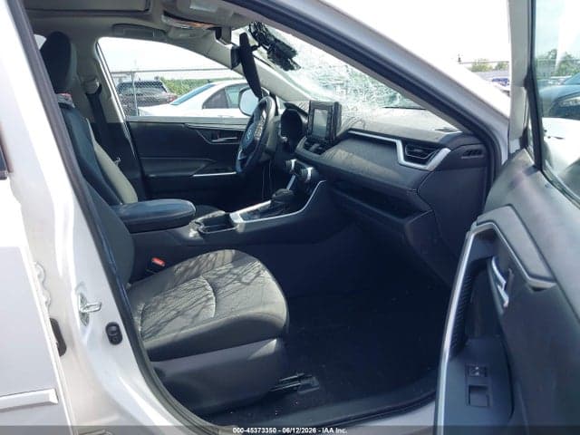 2020 TOYOTA RAV4 XLE 5