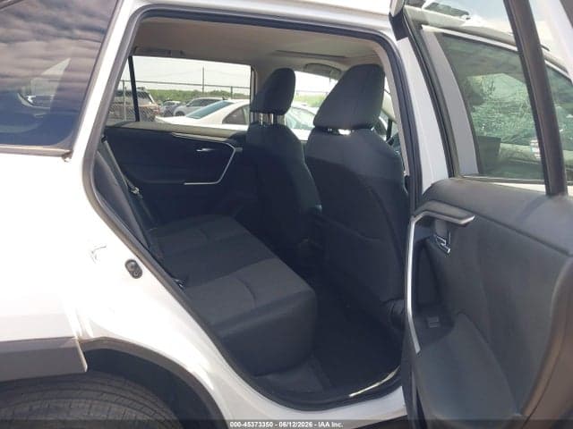 2020 TOYOTA RAV4 XLE 8
