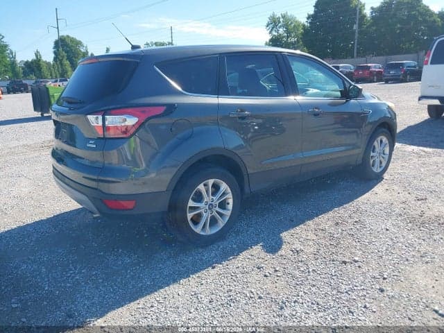 2017 FORD ESCAPE SE 4