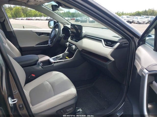 2025 TOYOTA RAV4 LIMITED 5