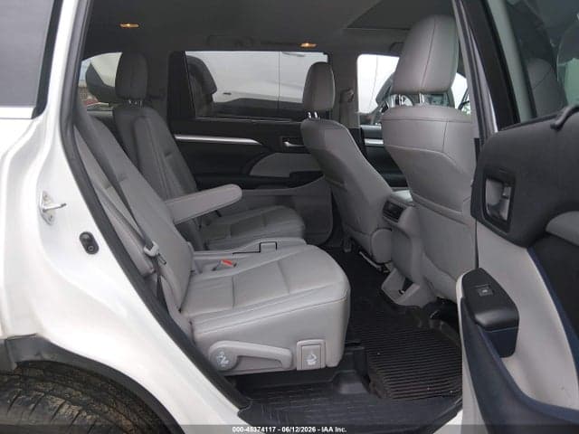 2019 TOYOTA HIGHLANDER XLE 8