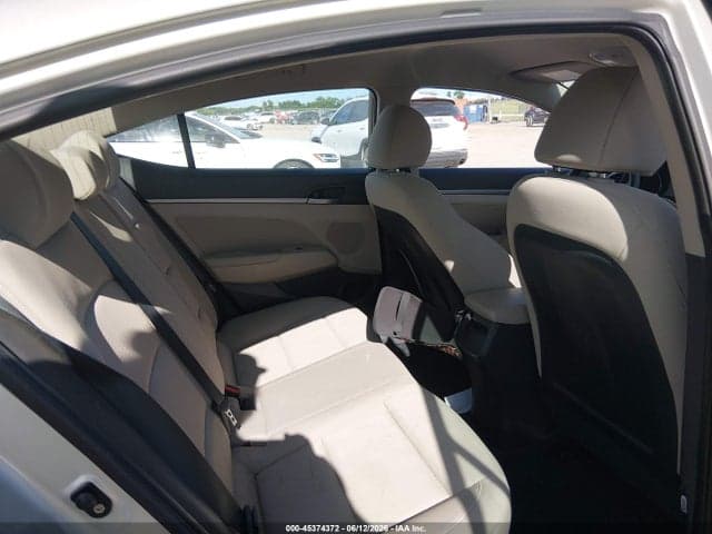 2017 HYUNDAI ELANTRA SE 8