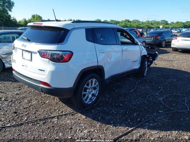 2023 JEEP COMPASS LATITUDE LUX FWD 4