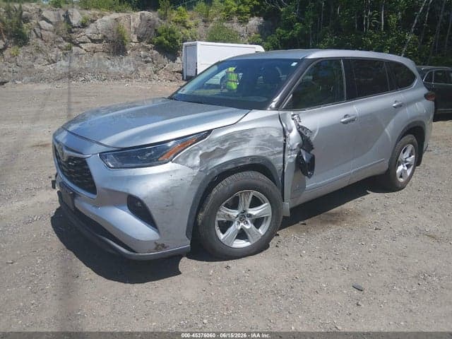 2021 TOYOTA HIGHLANDER LE 2