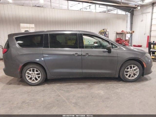 2022 CHRYSLER VOYAGER LX 13