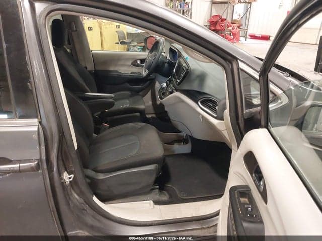 2022 CHRYSLER VOYAGER LX 5
