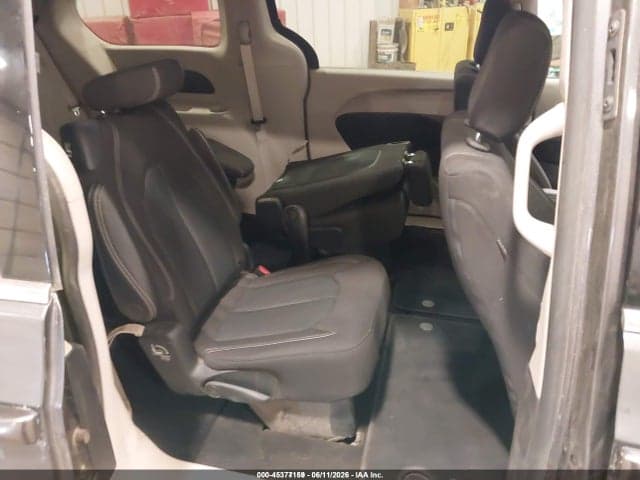 2022 CHRYSLER VOYAGER LX 8