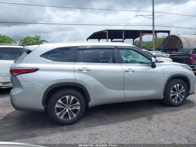 2024 TOYOTA HIGHLANDER XLE 13