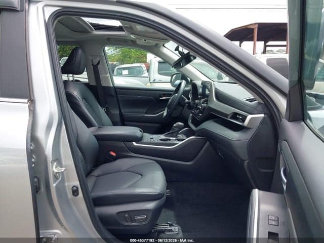2024 TOYOTA HIGHLANDER XLE 5
