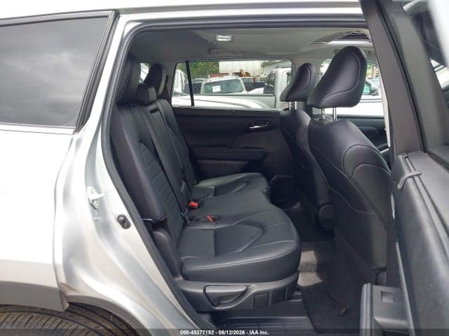 2024 TOYOTA HIGHLANDER XLE 8