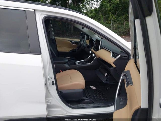 2023 TOYOTA RAV4 XLE 5