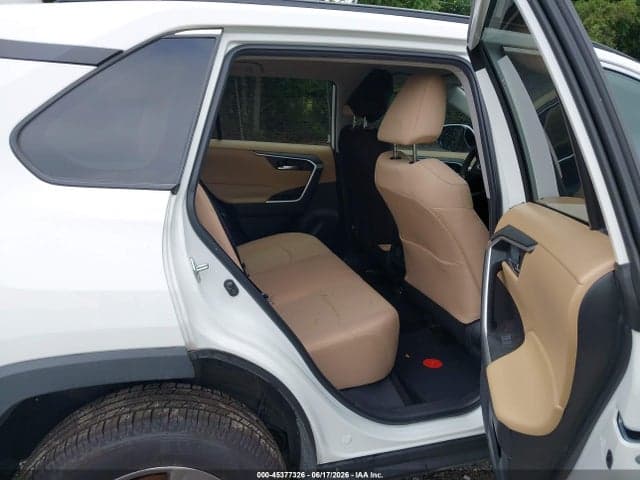 2023 TOYOTA RAV4 XLE 8