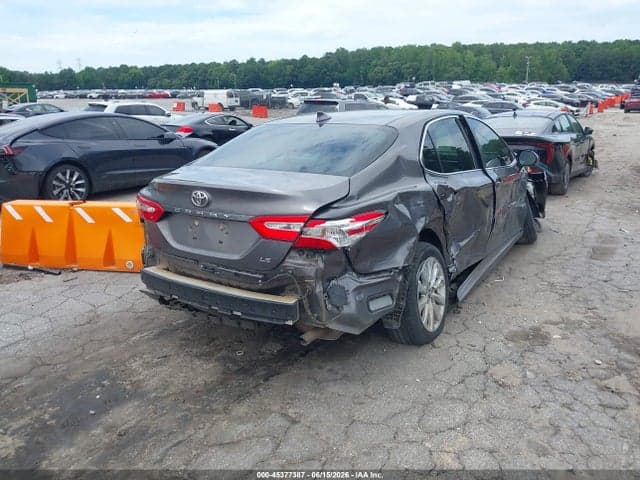2019 TOYOTA CAMRY LE 4