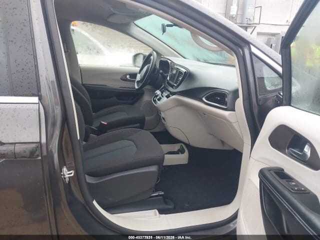 2020 CHRYSLER VOYAGER L 5