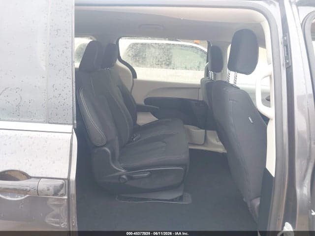 2020 CHRYSLER VOYAGER L 8