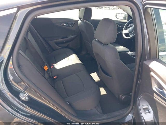 2017 CHEVROLET MALIBU 1LT 8