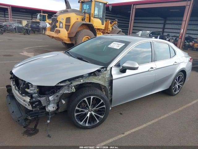 2019 TOYOTA CAMRY SE 18